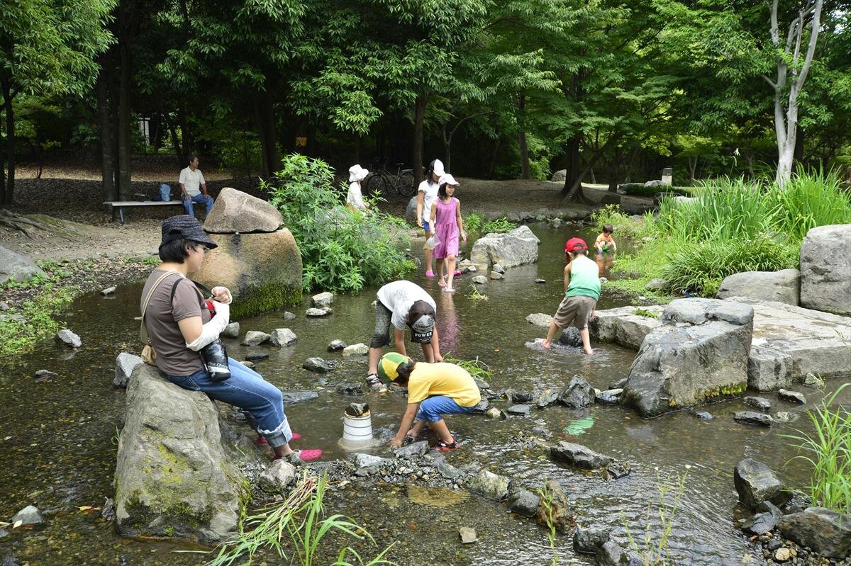 サンダルなどを履いて遊びましょう「梅小路公園」（京都市下京区）