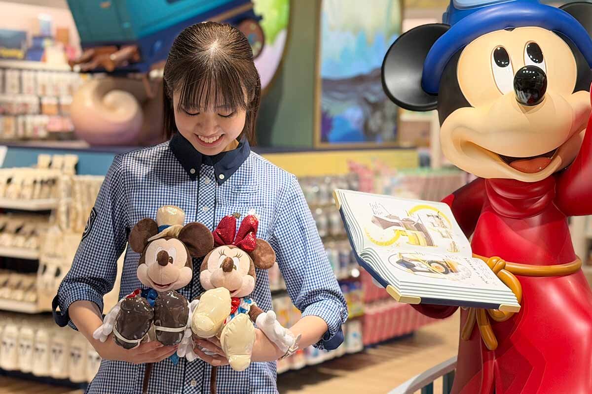 「ディズニーストア 心斎橋パルコ店」オープン記念のミッキーとミニーの「ぬいぐるみ」（2026年8月・心斎橋パルコ）