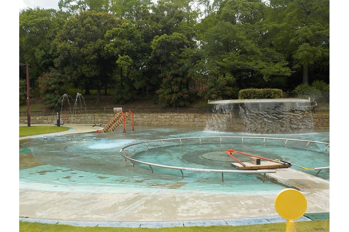 手こぎイカダや噴水、水のカーテンなど楽しさいっぱい「元浜緑地　わんぱく池」（兵庫県尼崎市）