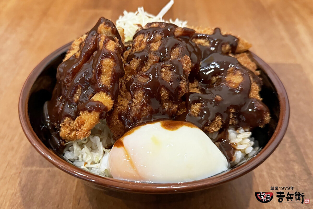 9月限定で発売される、かつ丼吉兵衛の「神戸どろからソースかつ丼」（980円）