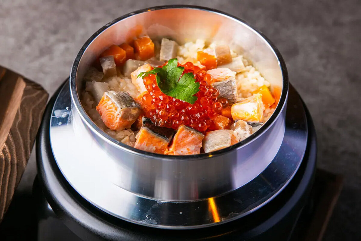 俺の割烹「鮭親子の釜飯（1合）」（2,618円）
