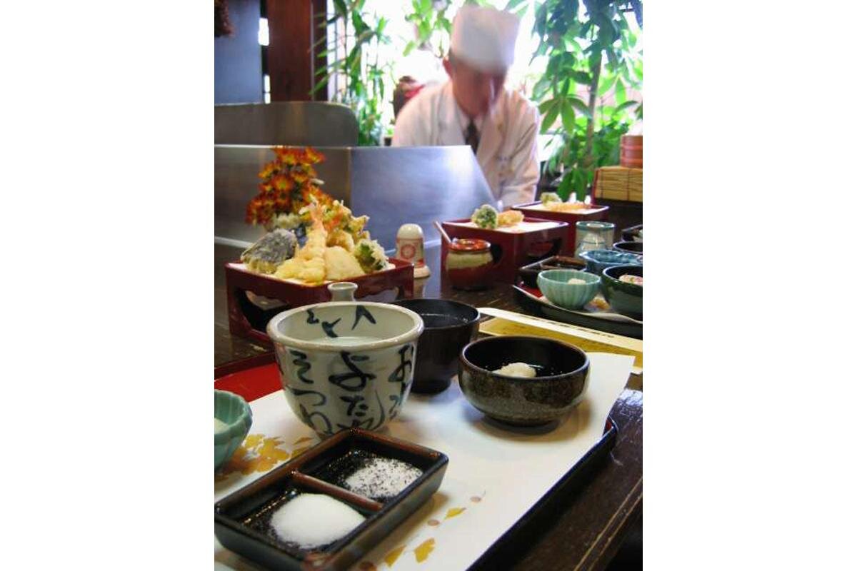 揚げたて天ぷらが堪能できる「芦屋天がゆ　本店」（芦屋市船戸町）