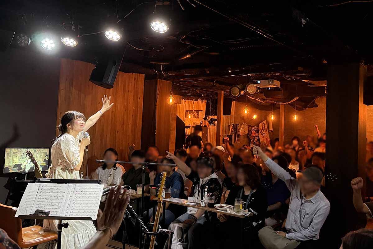 田中アナのコール＆レスポンスに応える客席（2026年・大阪市北区）
