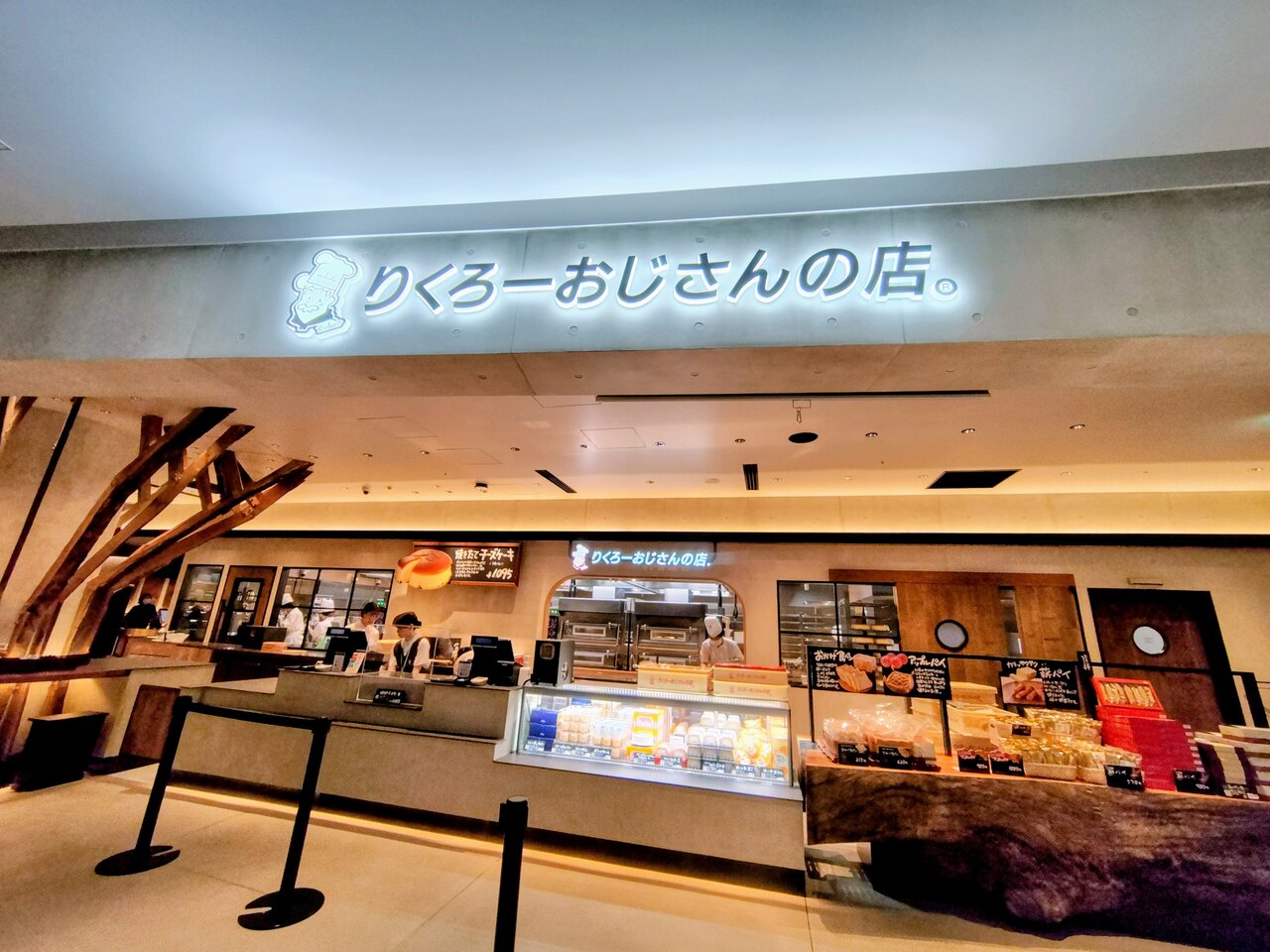 「りくろーおじさんの店 グランフロント大阪店」（９月24日、大阪市北区）