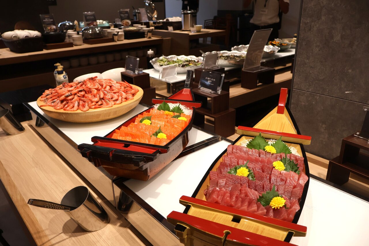 レストラン「GRAND DINING」のビュッフェ（９月29日、大阪府箕面市）