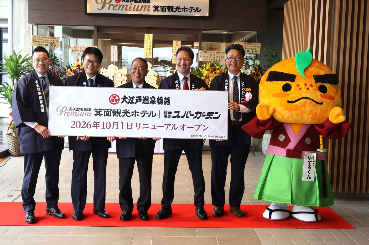 内覧会で行われたテープカット式典（９月29日、大阪府箕面市）