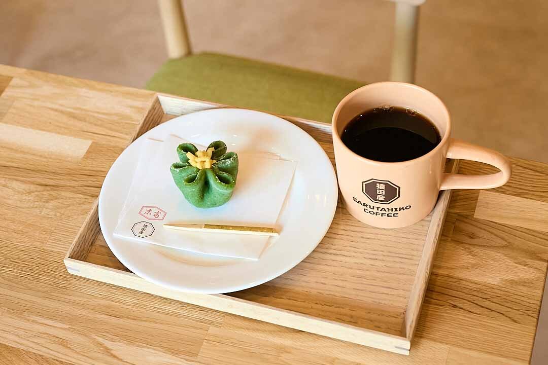 コーヒーと一緒に季節に合わせて楽しめる「末富」の和菓子
