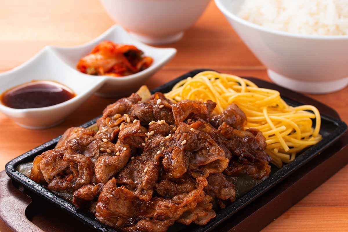 「牛カルビ焼肉定食」（1,045円）