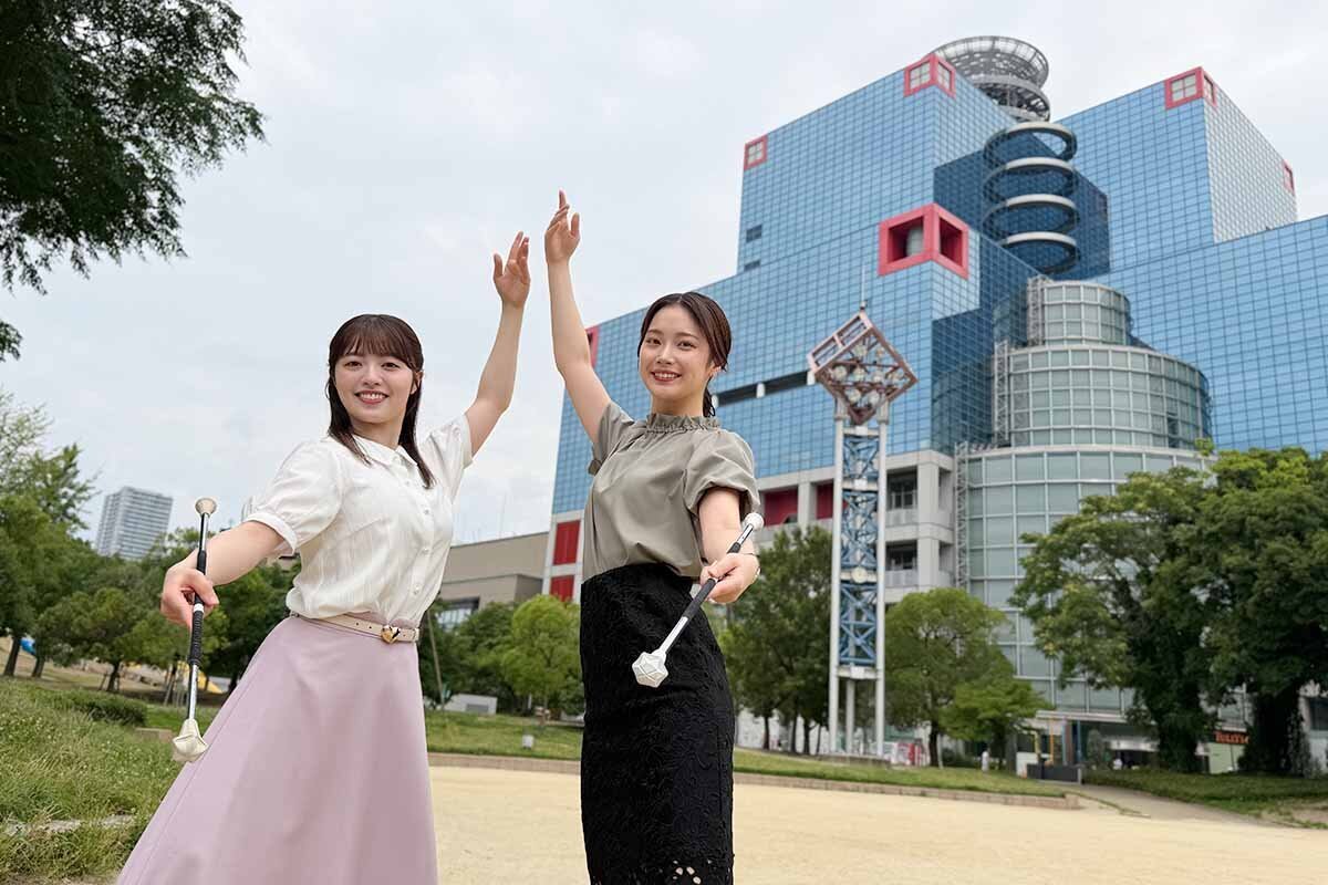 扇町公園でバトンを披露した柏原怜奈アナ（2026年10月・カンテレ）