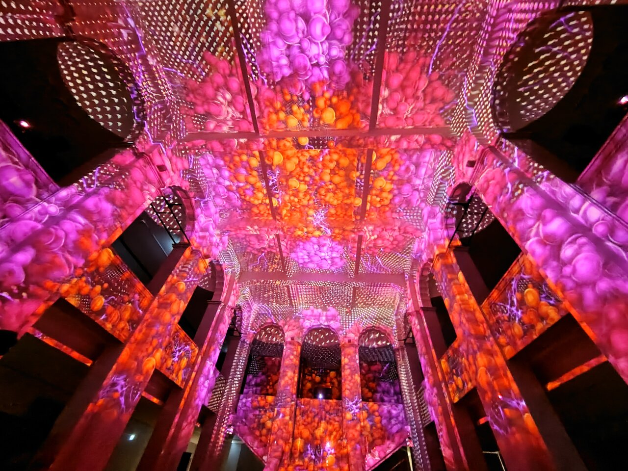 360度映像が投影される「大阪市立美術館」（大阪市天王寺区）