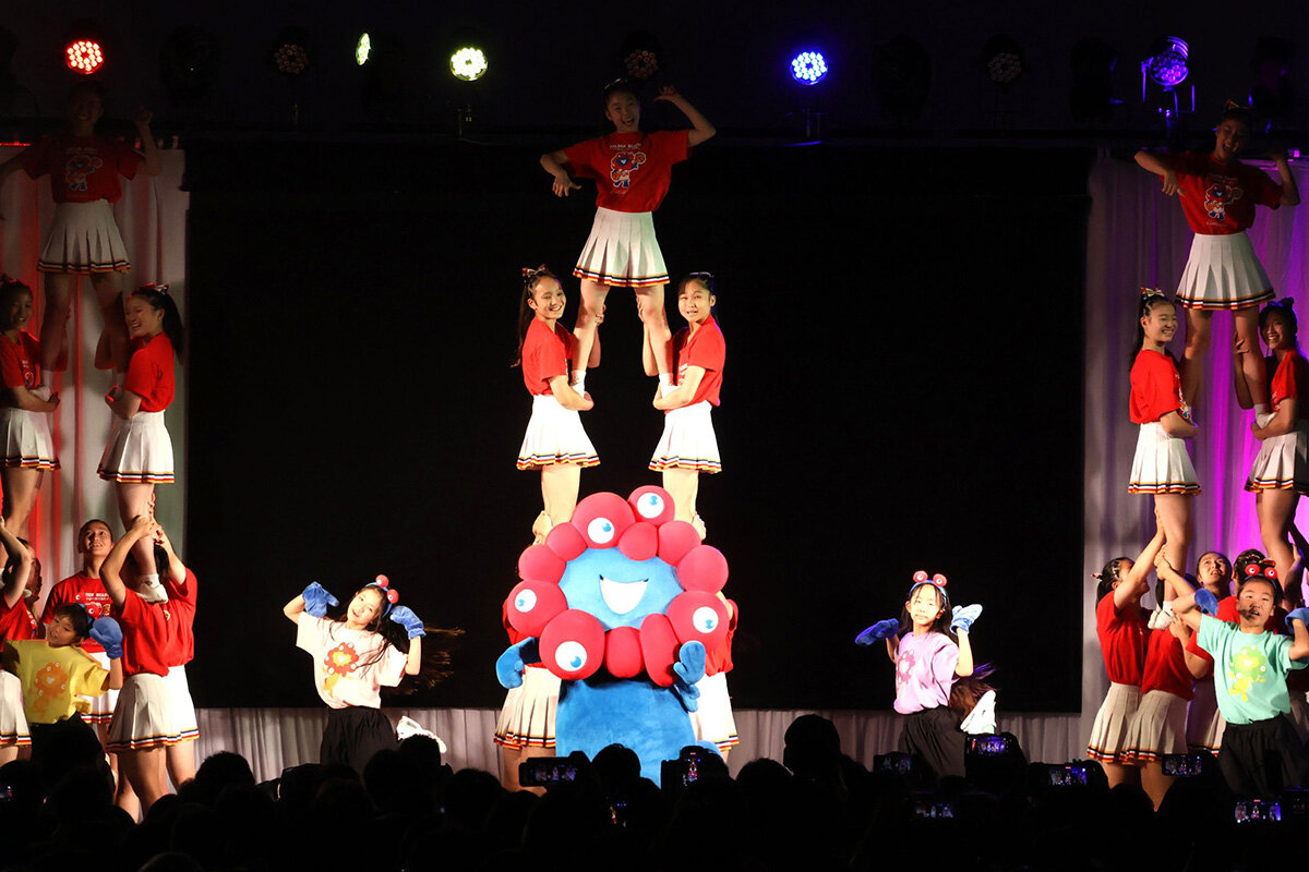 ステージに華を添えた箕面自由学園高校チアリーダー部「GOLDEN BEARS」（2026年10月11日、ATCホール）