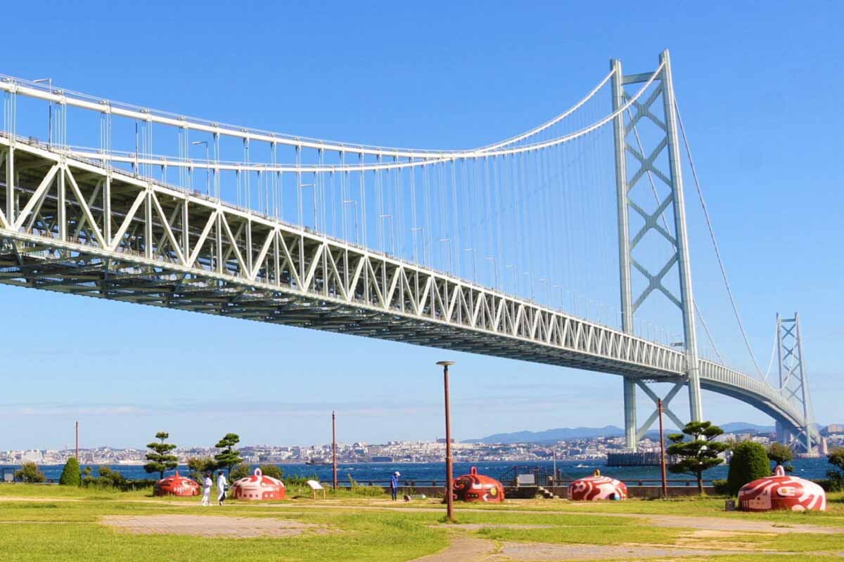 「道の駅あわじ」から眺める「明石海峡大橋」