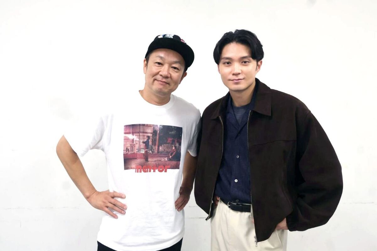 左から、𠮷田恵輔監督、磯村勇斗さん（2026年10月、カンテレ）