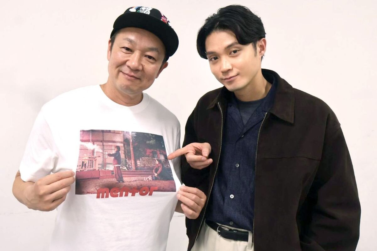 左から、𠮷田恵輔監督、磯村勇斗さん（2026年10月、カンテレ）
