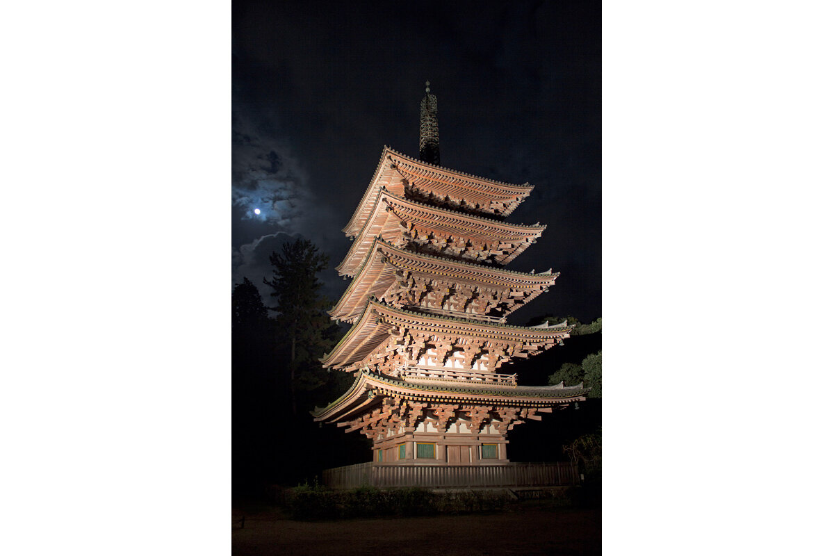 京都府内最古の木造建造物とされる国宝の五重塔「醍醐寺」（京都市伏見区）