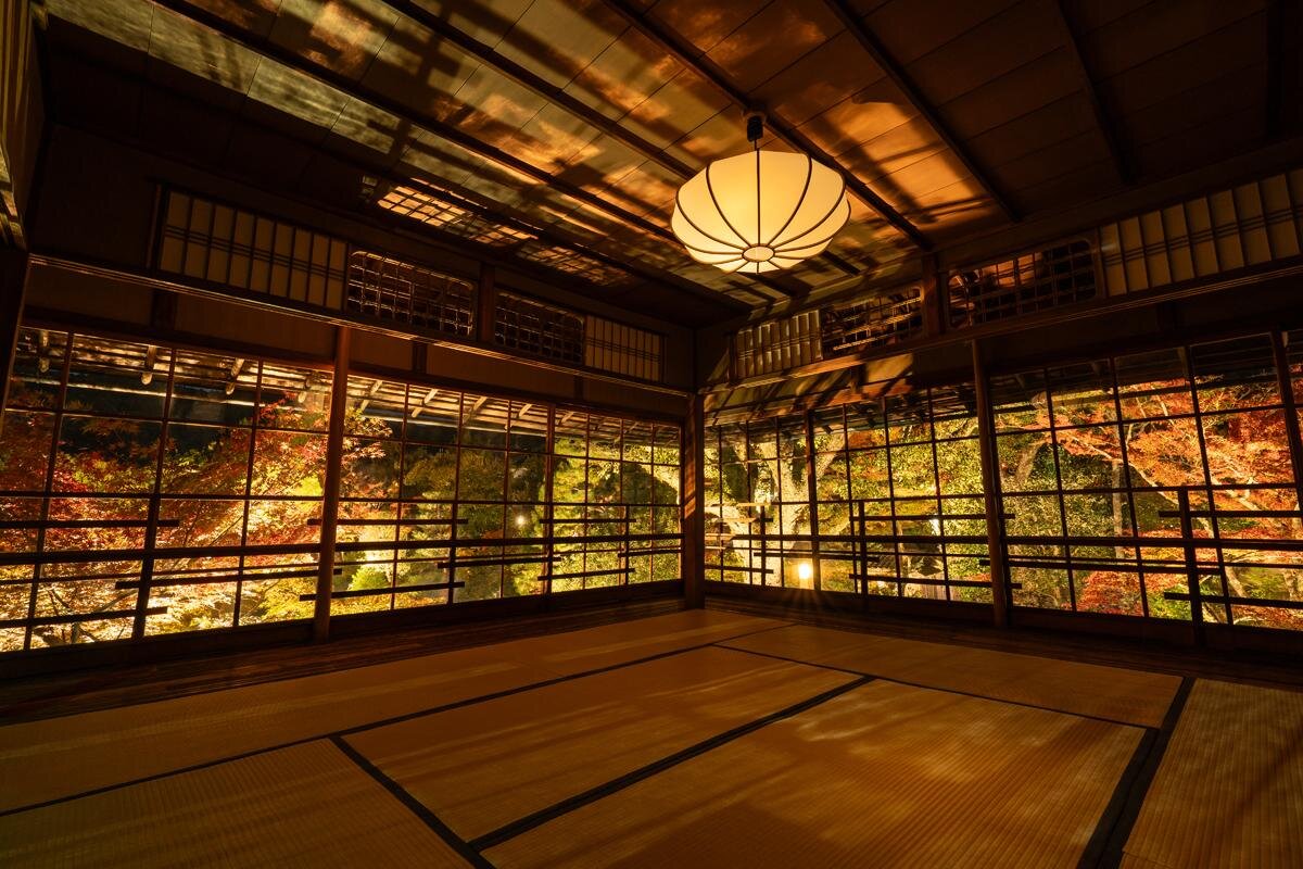 母屋2階にてコンシェルジュによる庭園ミニ解説があります「無鄰菴」（京都市左京区）／©植彌加藤造園 撮影：相模友士郎