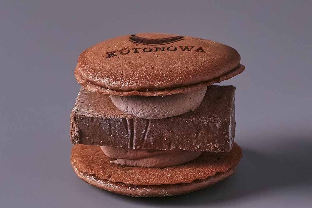 特製クリームを贅沢に挟んだ厚みのある「KOTONOWA」のどら焼き