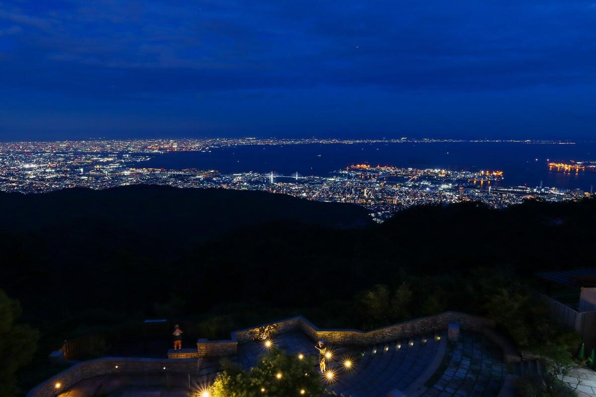 「見晴らしの塔」からの夜景もきれい／「六甲ガーデンテラス」（神戸市灘区）