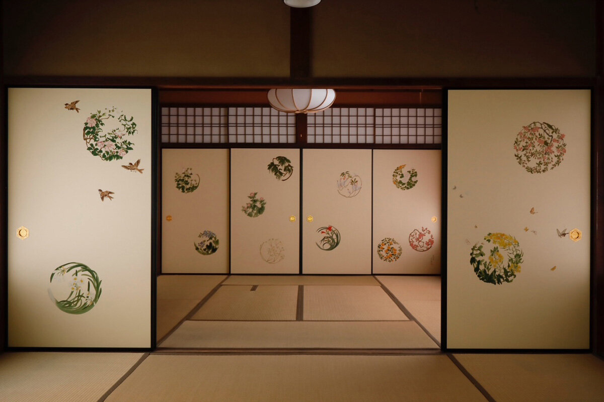 切り絵御朱印には、襖絵「千種の花の丸襖絵」に描かれている花の丸図があしらわれています／「臨済宗妙心寺 大雄院」（京都市右京区）